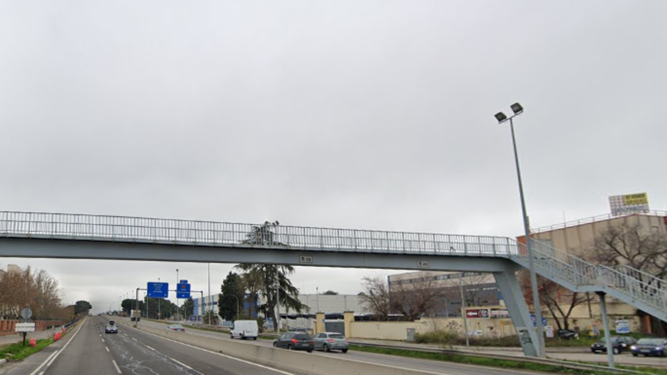 Pasarela peatonal sobre la Avenida de Andalucía