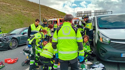 Un motorista herido grave tras chocar con un turismo en la M-40