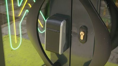 Robo durante el apagón: Unos ladrones se llevan 6.000 euros de un conocido restaurante de Madrid